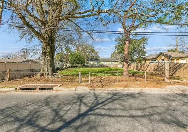 Photo 2 of Land for sale at 2605 Whitney Ave, Gretna, LA 70056 | MLS# 2574673 | Listing updated on 2026-08-31