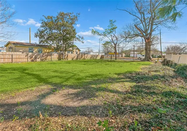 Photo 3 of Land for sale at 2605 Whitney Ave, Gretna, LA 70056 | MLS# 2574673 | Listing updated on 2026-08-31