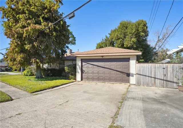 Photo 3 of Single family home for sale at 2 Schill Ave, Kenner, LA 70065 | MLS# 2574442 | Listing updated on 2026-09-19