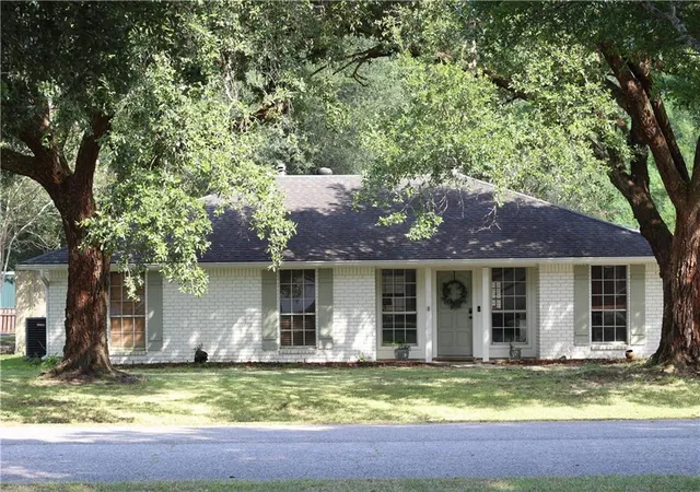 Photo 1 of Single family home for sale at 9632 Trendale Dr, Greenwell Springs, LA 70739 | MLS# 2575006 | Listing updated on 2026-10-07