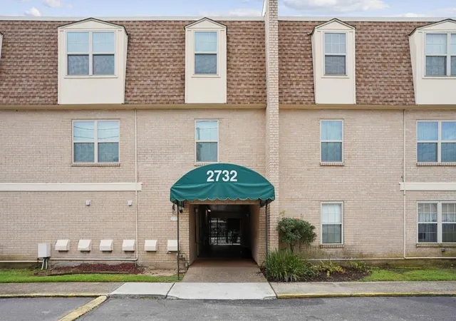 Photo 2 of Condo for sale at 2732 Whitney Pl #201, Metairie, LA 70002 | MLS# 2574604 | Listing updated on 2026-10-07