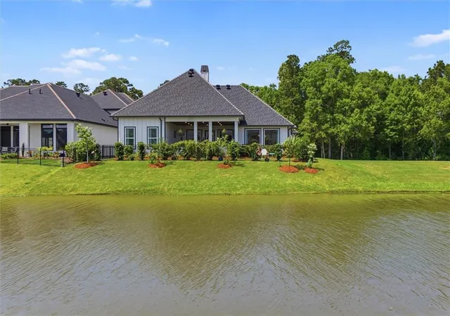 Photo 3 of Single family home for sale at 501 N Corniche Du Lac, Covington, LA 70433 | MLS# 2574930 | Listing updated on 2026-09-21