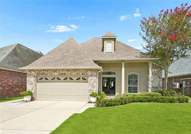 Photo 1 of Single family home for sale at 2348 Cours Carson St, Mandeville, LA 70448 | MLS# 2573437 | Listing updated on 2026-09-14