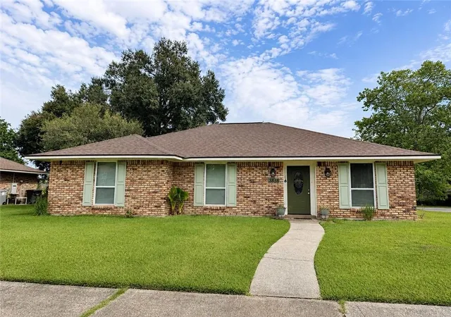 Photo 1 of Single family home for sale at 3818 Sarasota Dr, Baton Rouge, LA 70814 | MLS# 2574704 | Listing updated on 2026-09-04