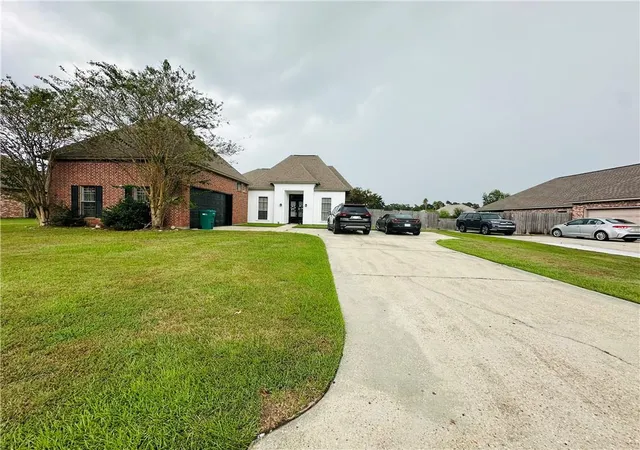 Photo 3 of Single family home for sale at 13833 Timberlake Dr, Denham Springs, LA 70726 | MLS# 2575153 | Listing updated on 2026-09-18