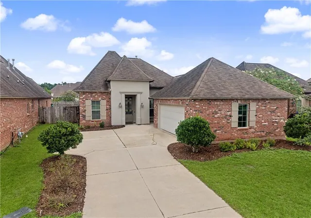 Photo 1 of Single family home for sale at 1233 Deer Park Ct, Madisonville, LA 70447 | MLS# 2567768 | Listing updated on 2026-09-12