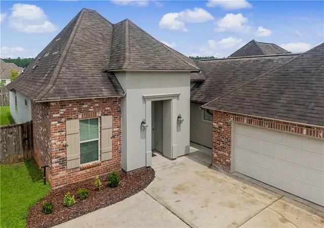 Photo 3 of Single family home for sale at 1233 Deer Park Ct, Madisonville, LA 70447 | MLS# 2567768 | Listing updated on 2026-09-12