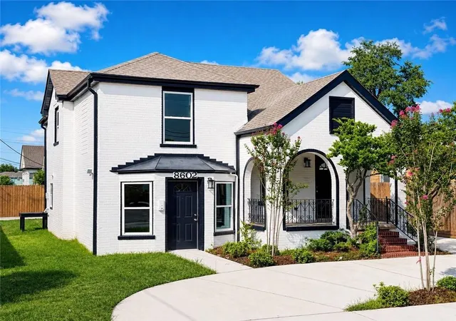 Photo 1 of Single family home for sale at 8602 Palm St, New Orleans, LA 70118 | MLS# 2574636 | Listing updated on 2026-09-28