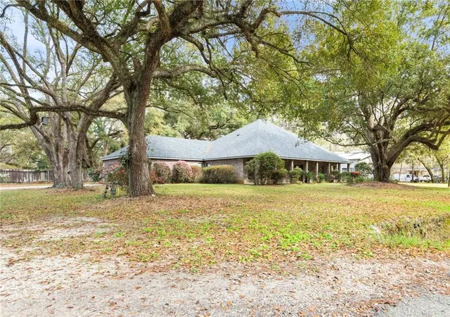 Photo 3 of Single family home for sale at 69170 4th Avenue, Covington, LA 70433 | MLS# 2575230 | Listing updated on 2026-09-19