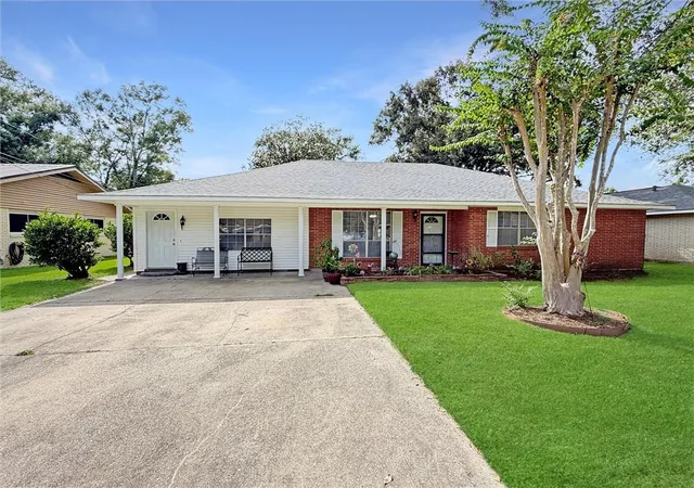 Photo 1 of Single family home for sale at 1019 Saint Scholastica St, Slidell, LA 70460 | MLS# 2575175 | Listing updated on 2026-09-15