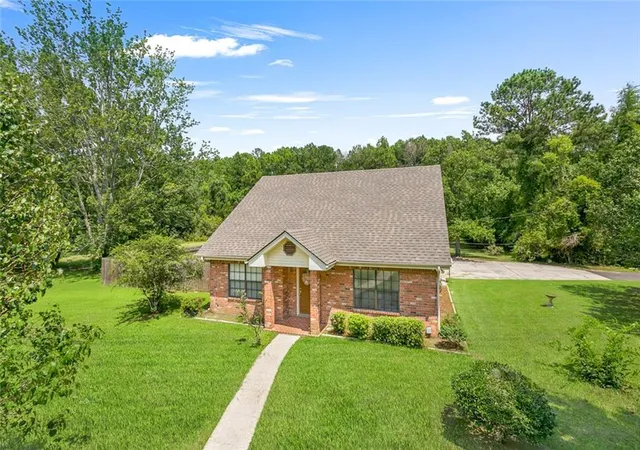 Photo 1 of Single family home for sale at 65398 Maple St, Mandeville, LA 70448 | MLS# 2575270 | Listing updated on 2026-09-22