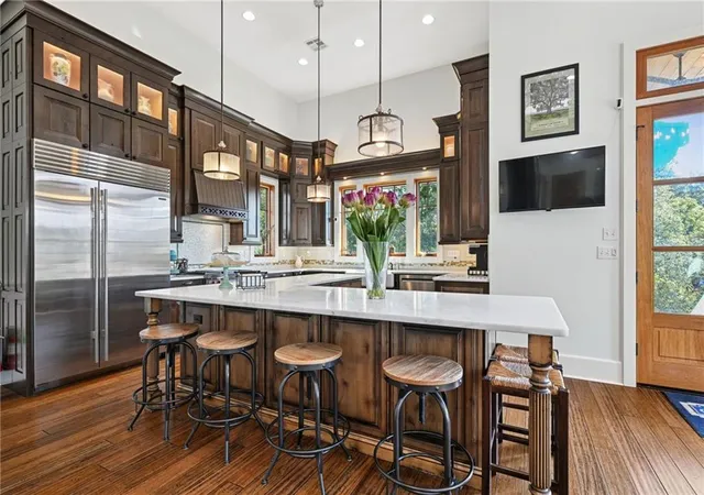 Photo 3 of Mansion for sale at 124 Lafitte St, Mandeville, LA 70448 | MLS# 2575178 | Listing updated on 2026-09-03