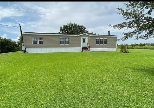 Single family home for sale at 102 S Dennis St, Thibodaux, LA 70301 | MLS# 2575059