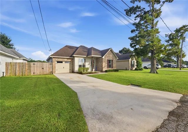 Photo 2 of Single family home for sale at 503 Lauve Ln, Luling, LA 70070 | MLS# 2575307 | Listing updated on 2026-09-19