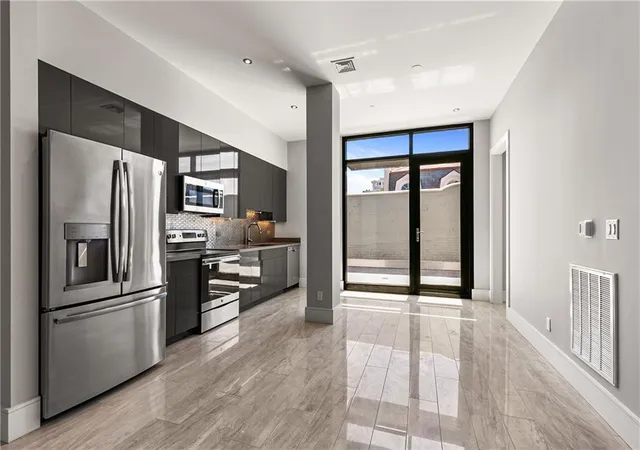 Photo 4 of Condo for sale at 917 Conti St #305, New Orleans, LA 70112 | MLS# 2575314 | Listing updated on 2026-09-30