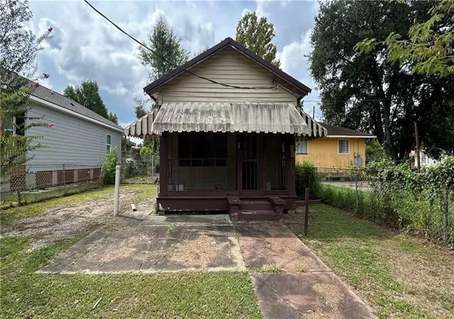 Photo 1 of Single family home for sale at 3012 Newton St, Baton Rouge, LA 70802 | MLS# 2575316 | Listing updated on 2026-09-02