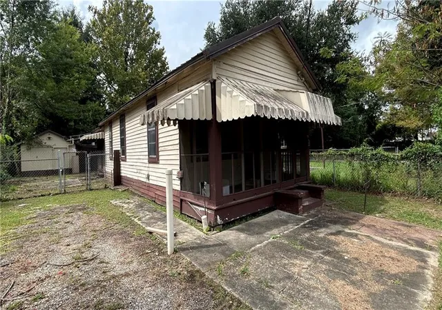Photo 4 of Single family home for sale at 3012 Newton St, Baton Rouge, LA 70802 | MLS# 2575316 | Listing updated on 2026-09-02