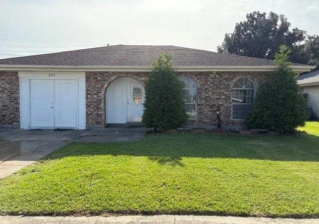 Photo 1 of Single family home for sale at 205 W Louisiana State Dr, Kenner, LA 70065 | MLS# 2575319 | Listing updated on 2026-09-04