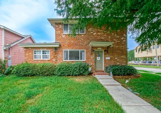 Multi family home for sale at 7030 Vicksburg St, New Orleans, LA 70124 | MLS# 2575035