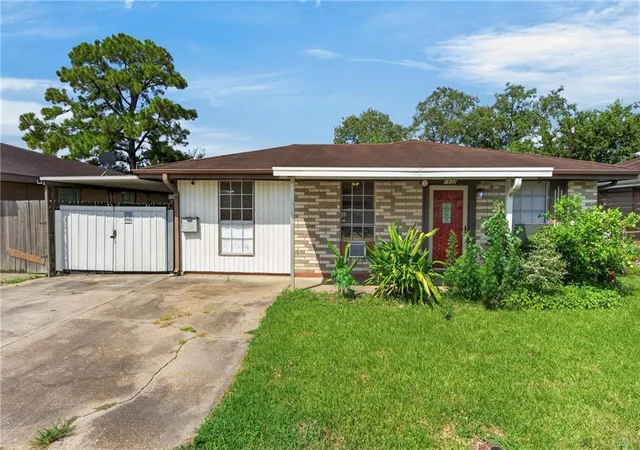 Photo 1 of Single family home for sale at 1832 Redwood Dr, Harvey, LA 70058 | MLS# 2575374 | Listing updated on 2026-09-02