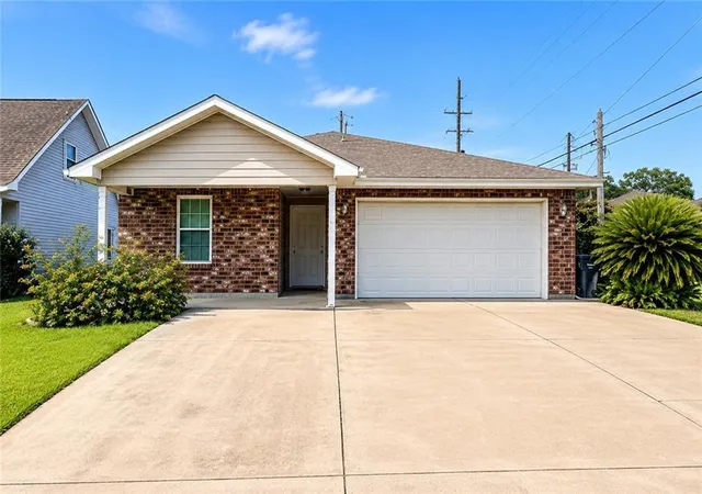 Photo 1 of Single family home for sale at 100 Gaudin St, Gretna, LA 70056 | MLS# 2574701 | Listing updated on 2026-09-02