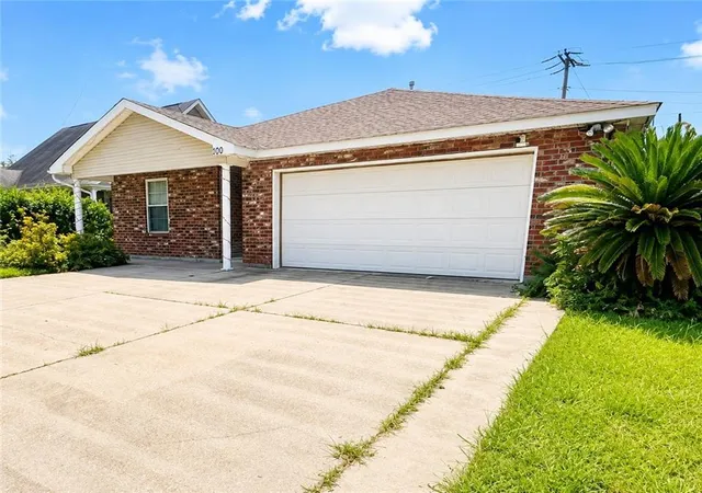 Photo 2 of Single family home for sale at 100 Gaudin St, Gretna, LA 70056 | MLS# 2574701 | Listing updated on 2026-09-02