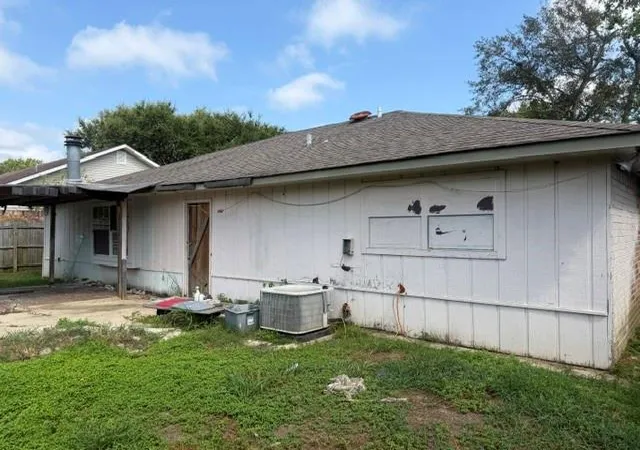 Photo 3 of Sale Pending at 109 Heritage Cir, Slidell, LA 70458 | MLS# 2574918 | Listing updated on 2026-09-05