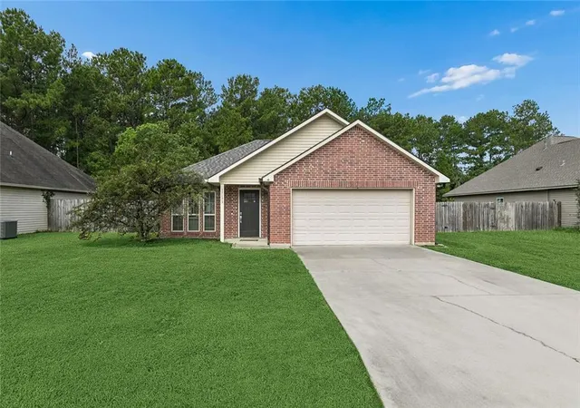 Photo 1 of Single family home for sale at 17173 Chelan St, Ponchatoula, LA 70454 | MLS# 2575157 | Listing updated on 2026-09-29