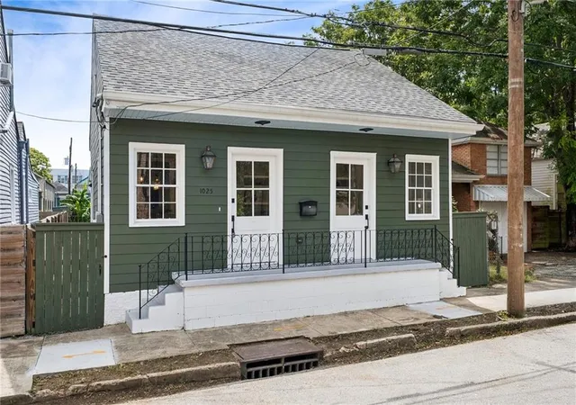 Photo 1 of Single family home for sale at 1025 Congress St, New Orleans, LA 70117 | MLS# 2573440 | Listing updated on 2026-10-06