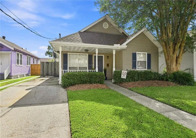 Photo 3 of Single family home for sale at 131 Aris Ave, Metairie, LA 70005 | MLS# 2574735 | Listing updated on 2026-10-04