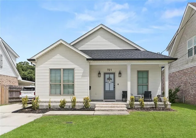 Photo 1 of Single family home for sale at 721 Barataria Blvd, Marrero, LA 70072 | MLS# 2575422 | Listing updated on 2026-09-22