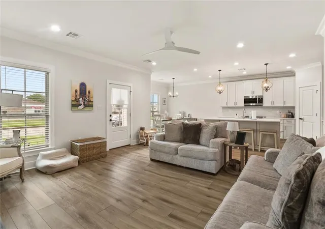 Photo 3 of Single family home for sale at 721 Barataria Blvd, Marrero, LA 70072 | MLS# 2575422 | Listing updated on 2026-09-22