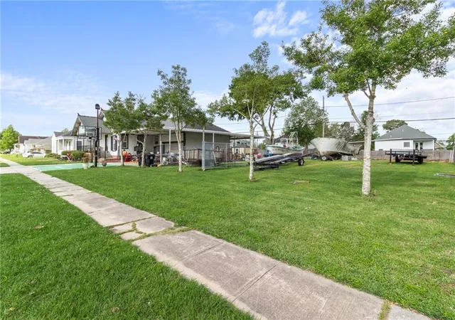 Photo 3 of Single family home for sale at 1528 Schnell Dr, Arabi, LA 70032 | MLS# 2575428 | Listing updated on 2026-10-01
