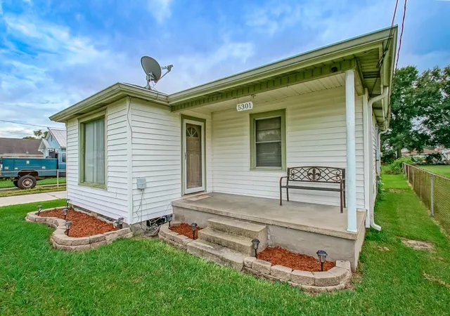 Photo 1 of Single family home for sale at 5301 Belle Terre Rd, Marrero, LA 70072 | MLS# 2575128 | Listing updated on 2026-09-08