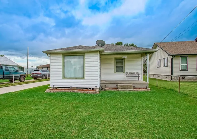 Photo 2 of Single family home for sale at 5301 Belle Terre Rd, Marrero, LA 70072 | MLS# 2575128 | Listing updated on 2026-09-08