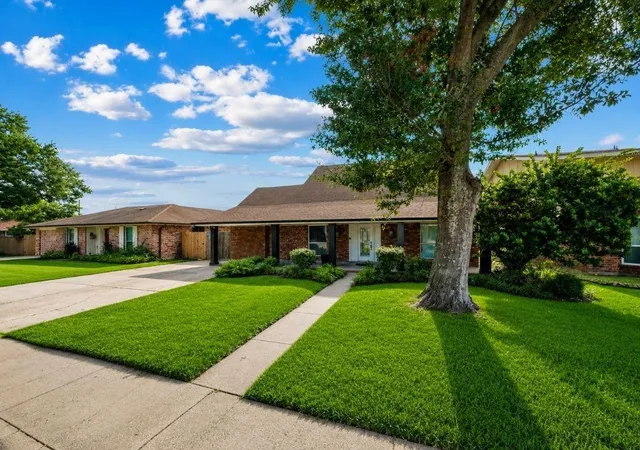 Photo 1 of Single family home for sale at 2560 Vulcan St, Harvey, LA 70058 | MLS# 2574889 | Listing updated on 2026-09-17