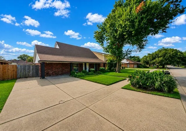 Photo 2 of Single family home for sale at 2560 Vulcan St, Harvey, LA 70058 | MLS# 2574889 | Listing updated on 2026-09-17