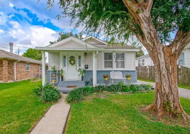 Photo 1 of Single family home for sale at 603 Central Ave, Westwego, LA 70094 | MLS# 2575464 | Listing updated on 2026-09-10