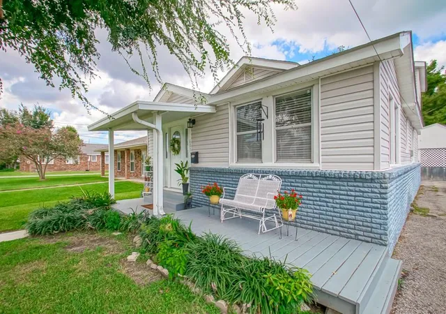 Photo 2 of Single family home for sale at 603 Central Ave, Westwego, LA 70094 | MLS# 2575464 | Listing updated on 2026-09-10