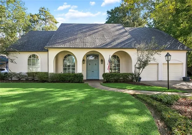 Photo 1 of Single family home for sale at 105 Concorde Pl, Mandeville, LA 70471 | MLS# 2575567 | Listing updated on 2026-09-17