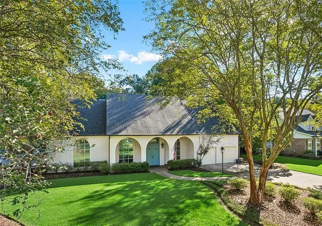 Photo 2 of Single family home for sale at 105 Concorde Pl, Mandeville, LA 70471 | MLS# 2575567 | Listing updated on 2026-09-17