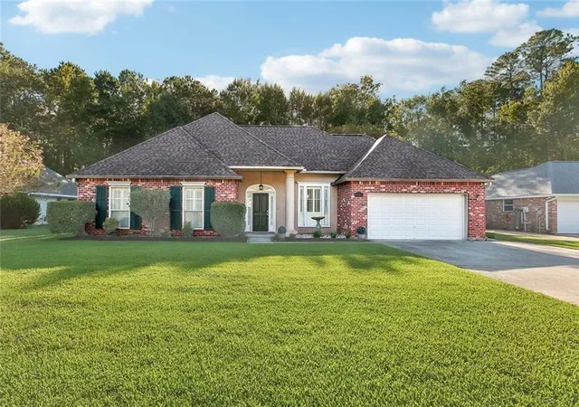 Photo 1 of Single family home for sale at 429 Westwood Dr, Mandeville, LA 70471 | MLS# 2575484 | Listing updated on 2026-09-18