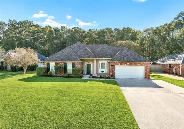 Photo 2 of Single family home for sale at 429 Westwood Dr, Mandeville, LA 70471 | MLS# 2575484 | Listing updated on 2026-09-18
