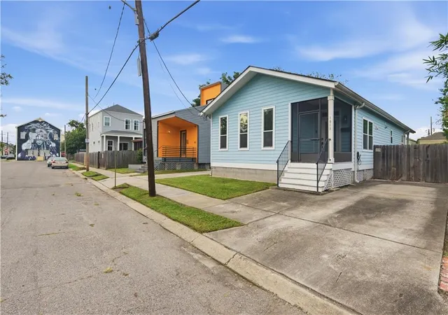 Photo 3 of Single family home for sale at 1813 Toledano St, New Orleans, LA 70115 | MLS# 2574713 | Listing updated on 2026-10-04