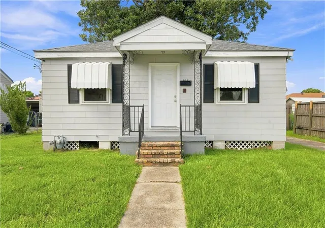 Photo 1 of Single family home for sale at 212 N Lester Ave, Metairie, LA 70003 | MLS# 2575575 | Listing updated on 2026-09-22