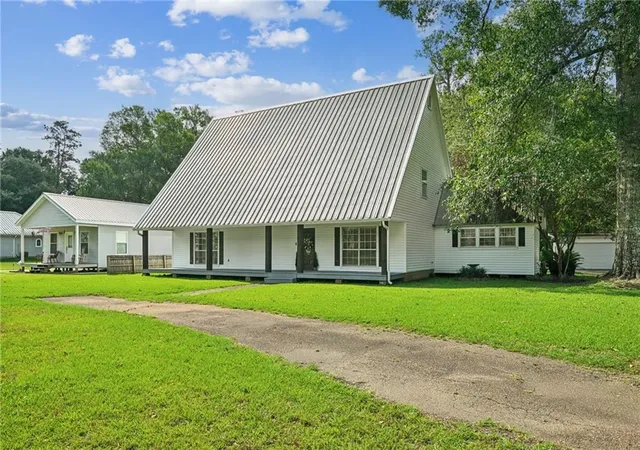 Photo 1 of Single family home for sale at 19232 Wildoak Ln, Ponchatoula, LA 70454 | MLS# 2575570 | Listing updated on 2026-09-15