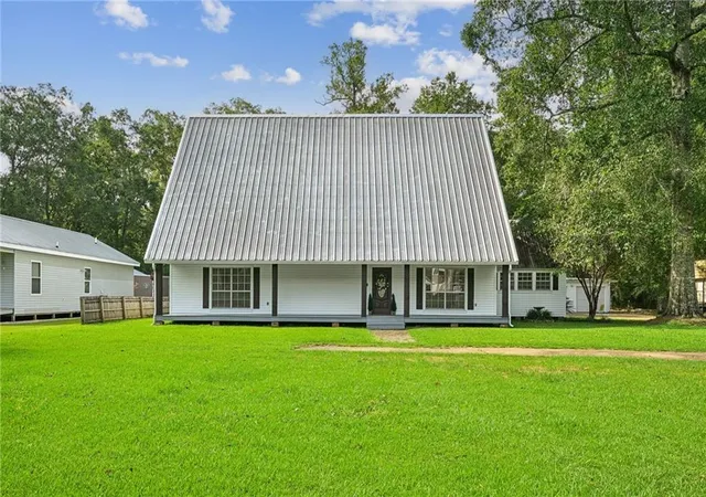 Photo 2 of Single family home for sale at 19232 Wildoak Ln, Ponchatoula, LA 70454 | MLS# 2575570 | Listing updated on 2026-09-15