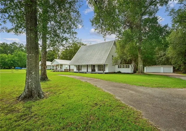 Photo 3 of Single family home for sale at 19232 Wildoak Ln, Ponchatoula, LA 70454 | MLS# 2575570 | Listing updated on 2026-09-15