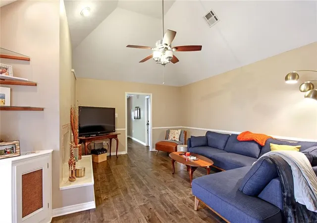 Photo 3 of Sale Pending at 1517 Apple St, Metairie, LA 70001 | MLS# 2575614 | Listing updated on 2026-10-02
