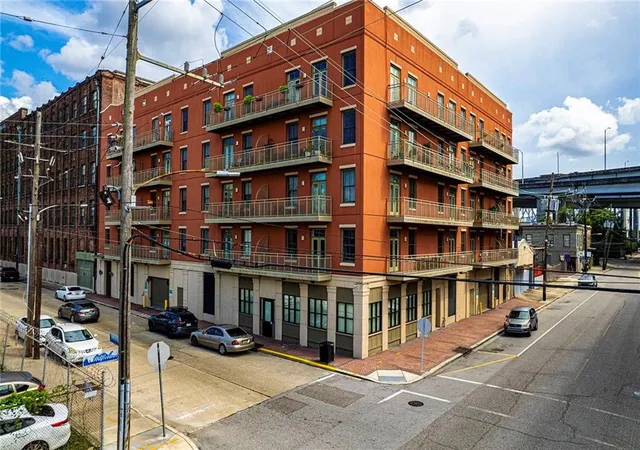 Photo 1 of Sale Pending at 450 John Churchill Chase St #304, New Orleans, LA 70130 | MLS# 2575541 | Listing updated on 2026-10-07